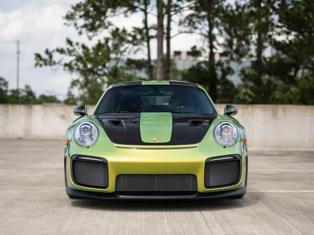 タリホーグリーンプラチナム　2つ 2019 Porsche 911 GT2 RS Python Green Chromaflair — Sold | PCARMARKET