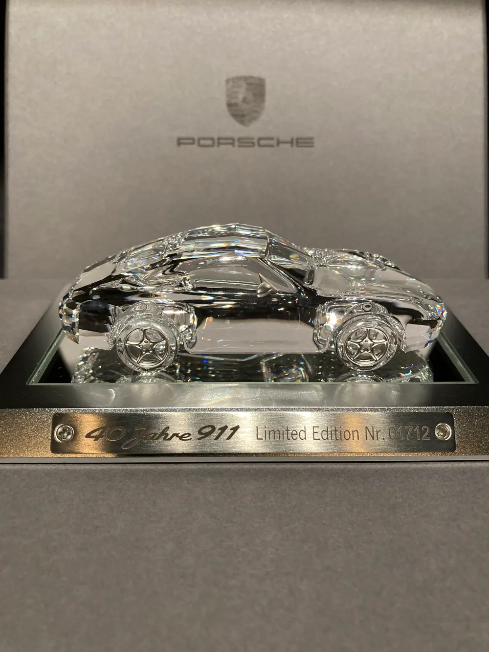スワロフスキー 「40 year 911 Limited Edition」 No Reserve Swarovski Crystal 1:43 Scale 40th Anniversary 911 — Sold