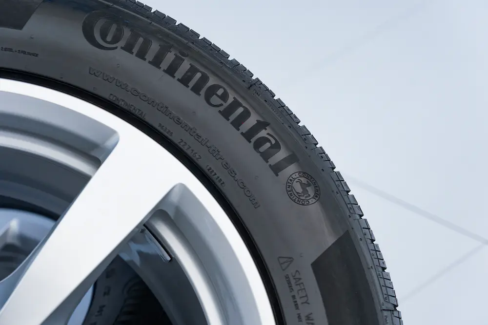 No Reserve Porsche Macan Wheels and Tires — Sold | PCARMARKET
