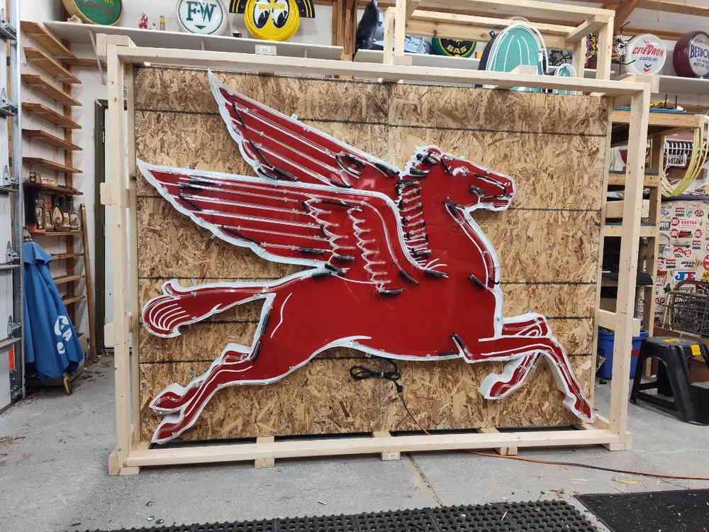 Animated Mobil Pegasus Neon Sign — Sold | PCARMARKET