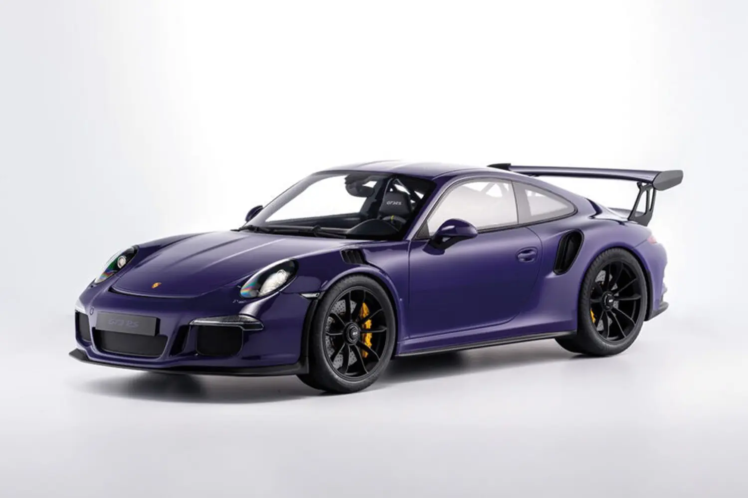 2016 Minichamps Porsche 911 991.1 GT3RS Ultraviolet 1:8 Scale