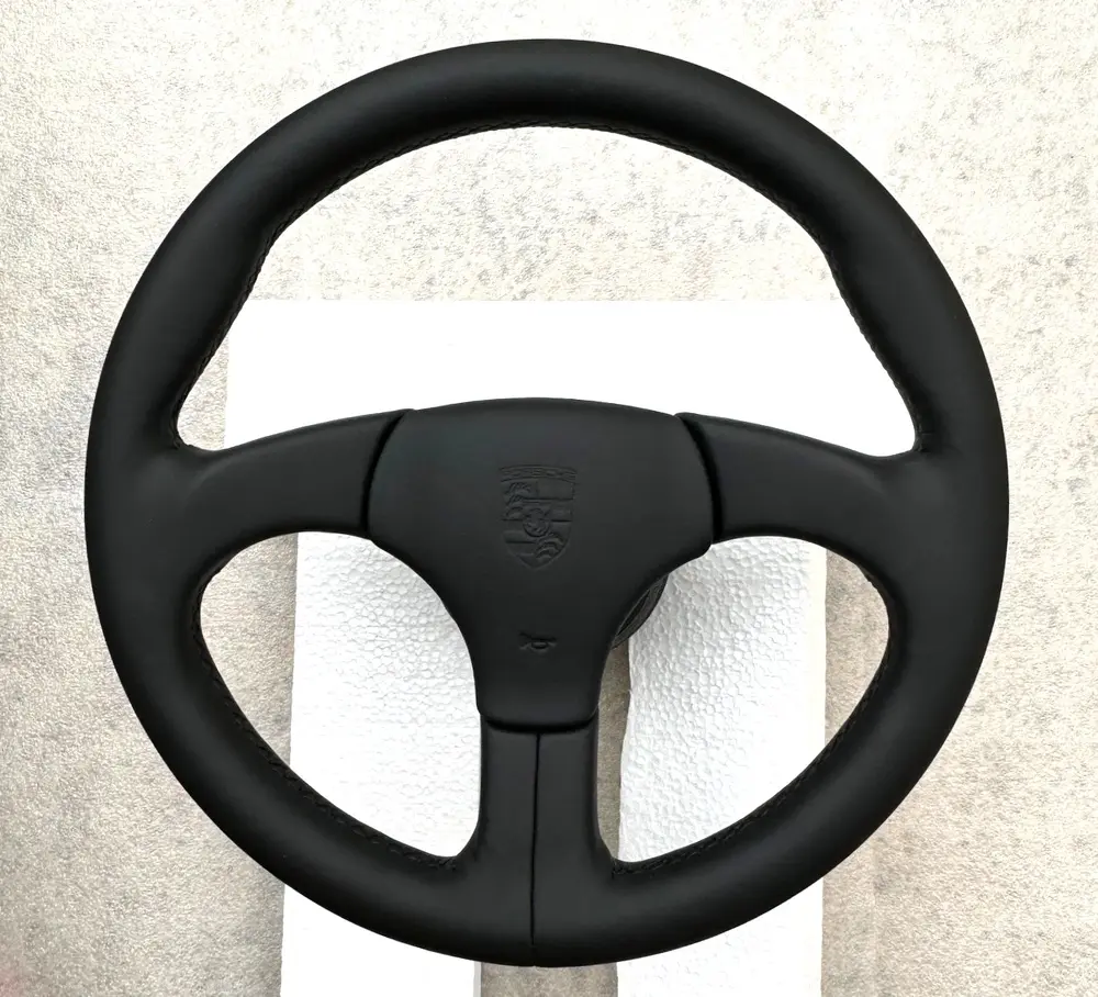 Atiwe アティベ 純正 ステアリング 空冷 ポルシェ New ATIWE Porsche Club Sport Steering Wheel — Sold | PCARMARKET