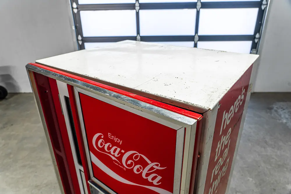 No Reserve Cavalier CSS-96G Coca Cola Machine — Sold | PCARMARKET