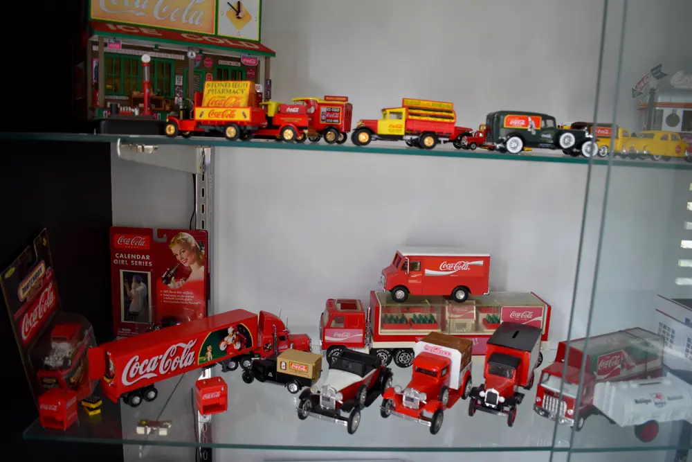 No Reserve Retro Motors Collection Coca Cola Die Cast Dioramas and