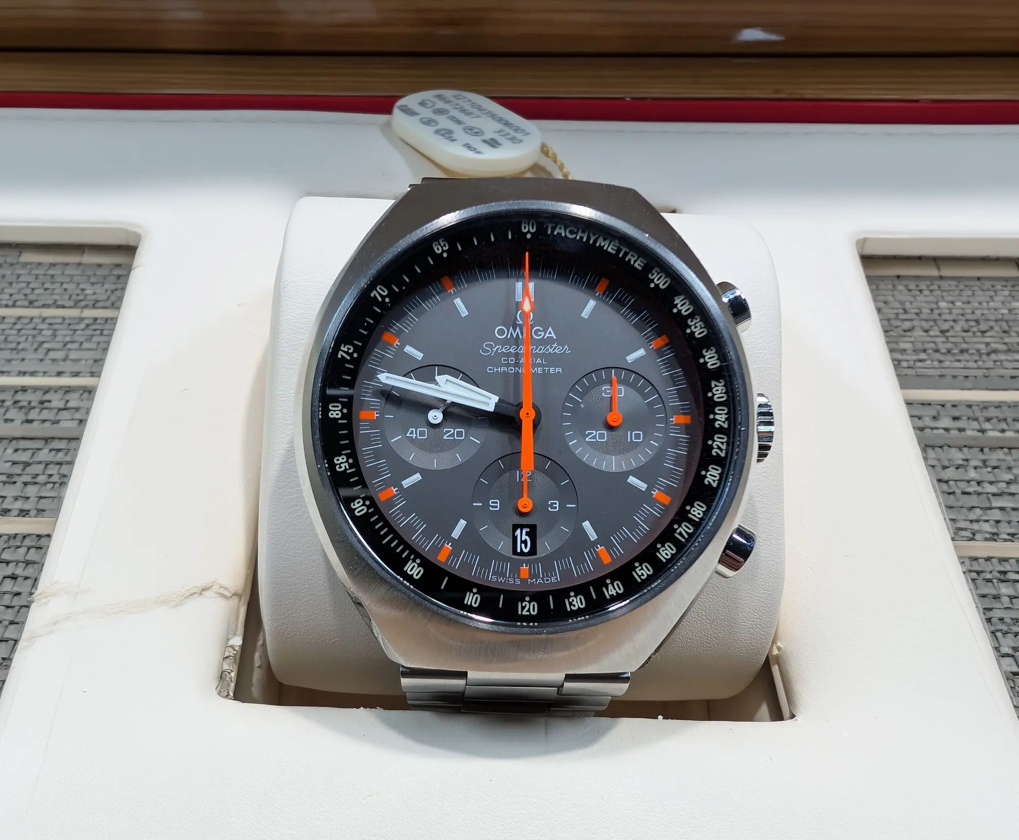 OMEGA Speedmaster Automaticオーバーホール済み The Omega Speedmaster Mark II Ref. 327.10.43.50.06.001 Auction