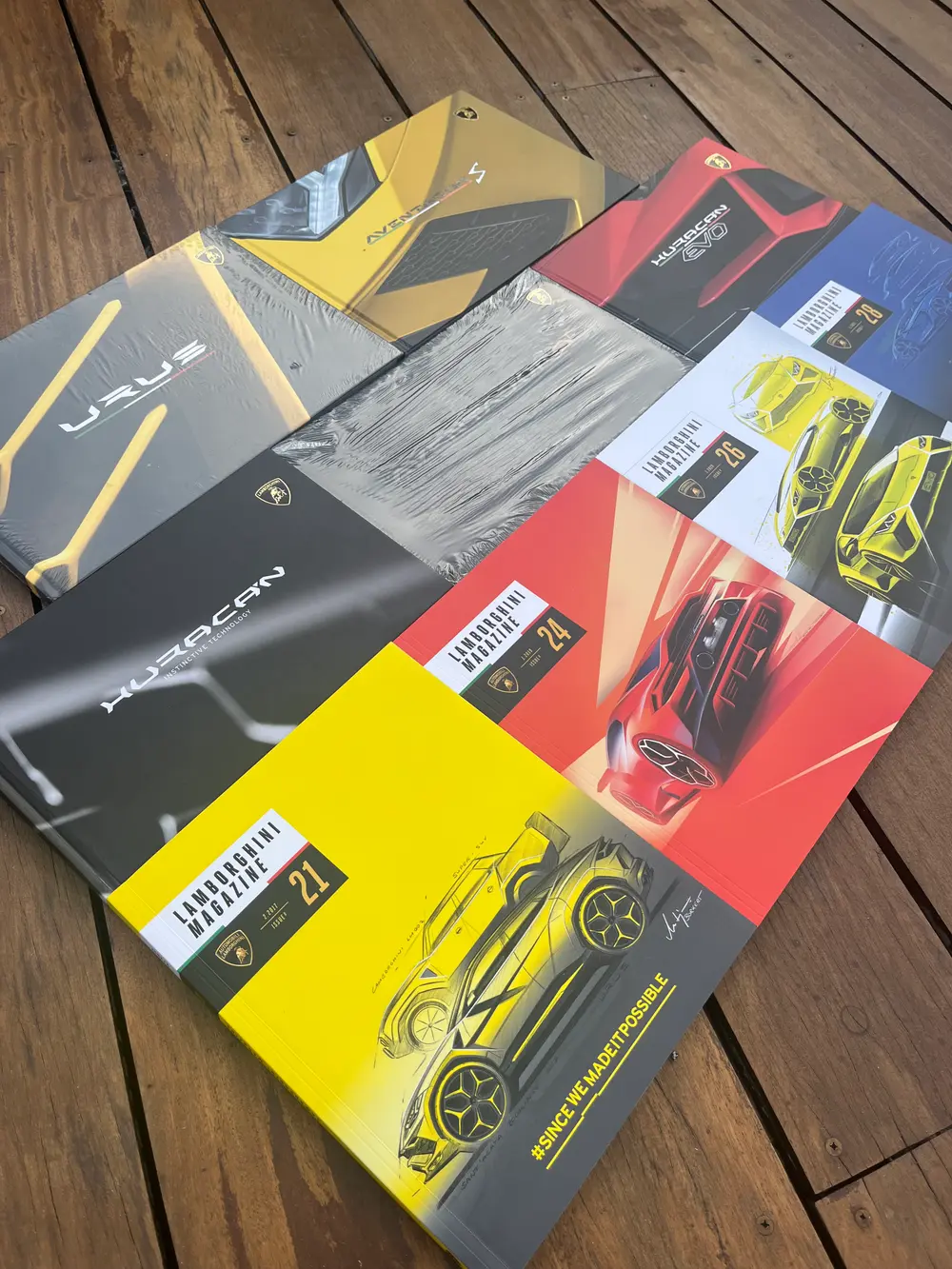 Lamborghini Magazine セット (20-24,30号) Lamborghini Magazine and Brochure Collection — Auction Ended