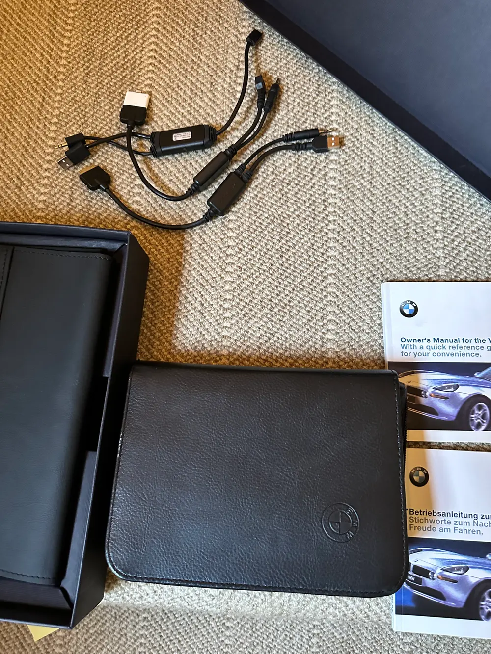 洋書 FIT FOR SERVICE BMW Z8 Memorabilia, Accessories, Owners Manuals and Launch Kit — Sold