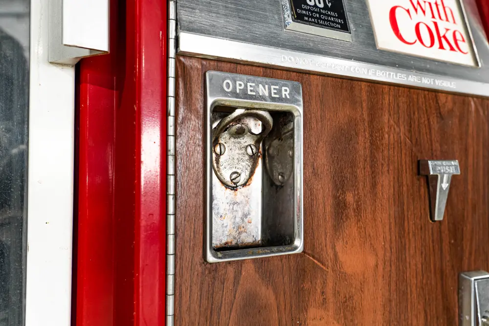 No Reserve Cavalier CSS-96G Coca Cola Machine — Sold | PCARMARKET