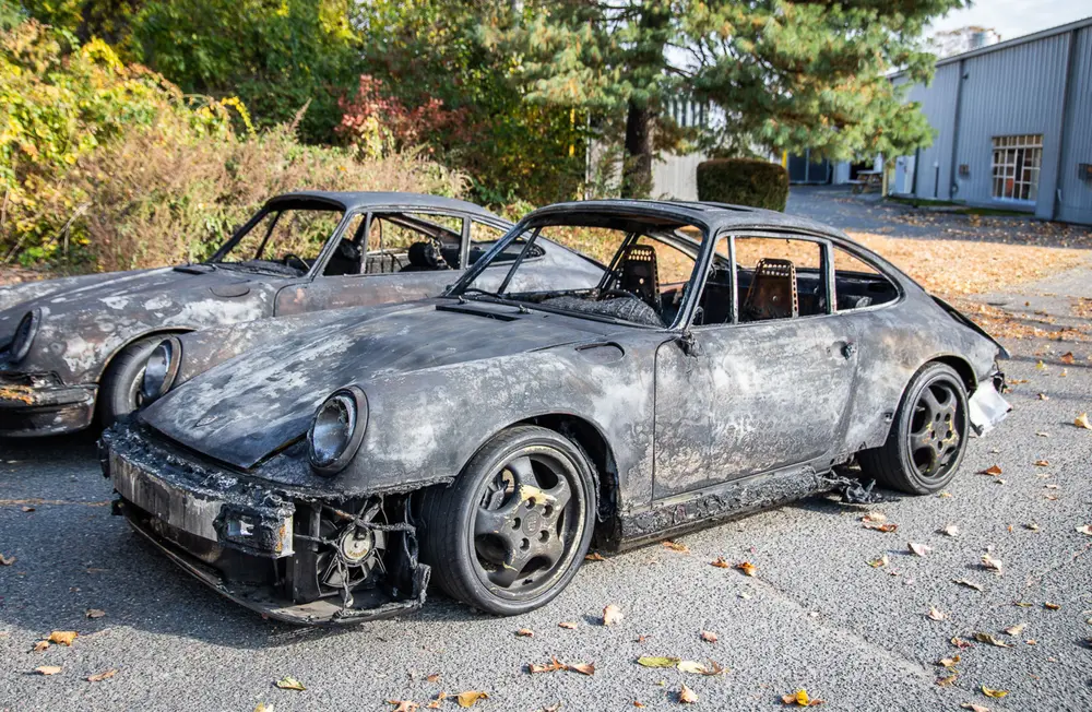 1990年代Porsche 964カレラ2 エンジンヒートシールド 4点セット NO RESERVE 1990 Porsche 964 Carrera 4 Coupe 5-Speed 