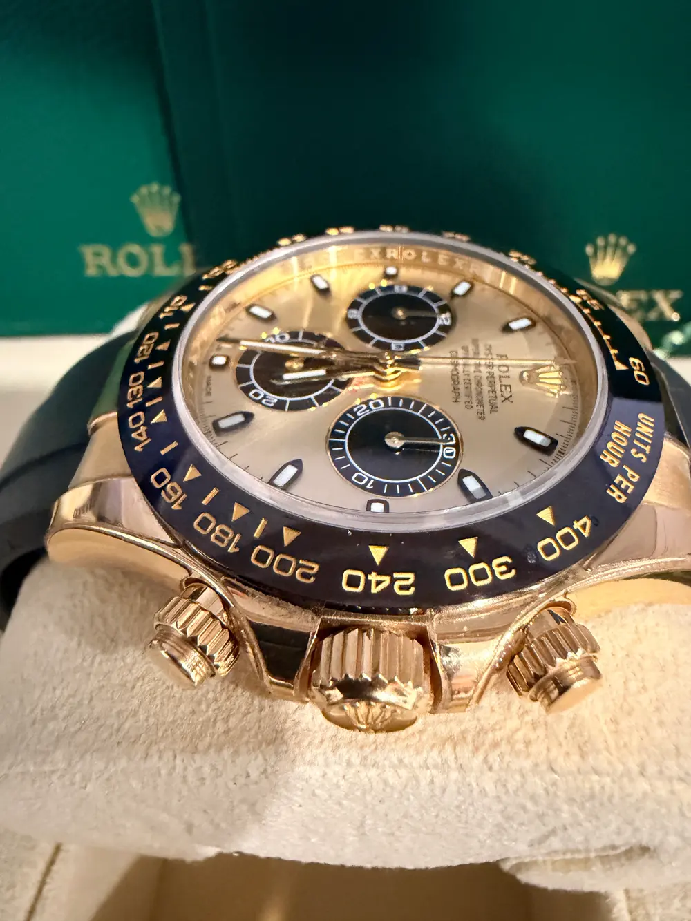 ROLEX DAYTONA クロノグラフ掛時計 2017 Rolex Daytona Pikachu Watch Ref. 116518LN Full Set