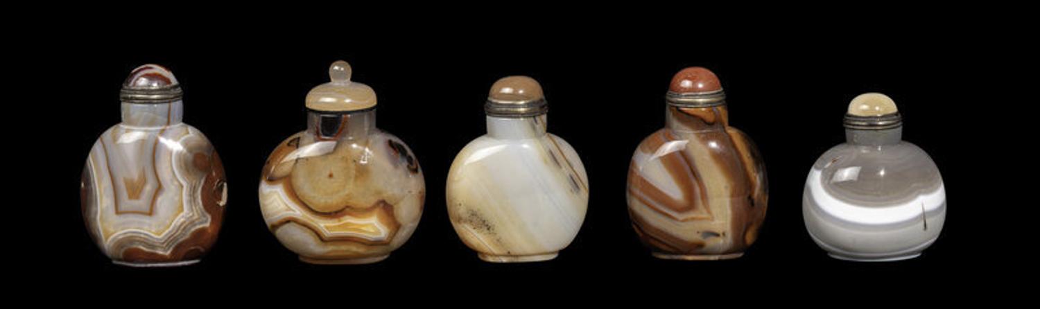 Fifteen Chinese Banded Agate Snuff Bottles 瑪瑙鼻煙壺十五支