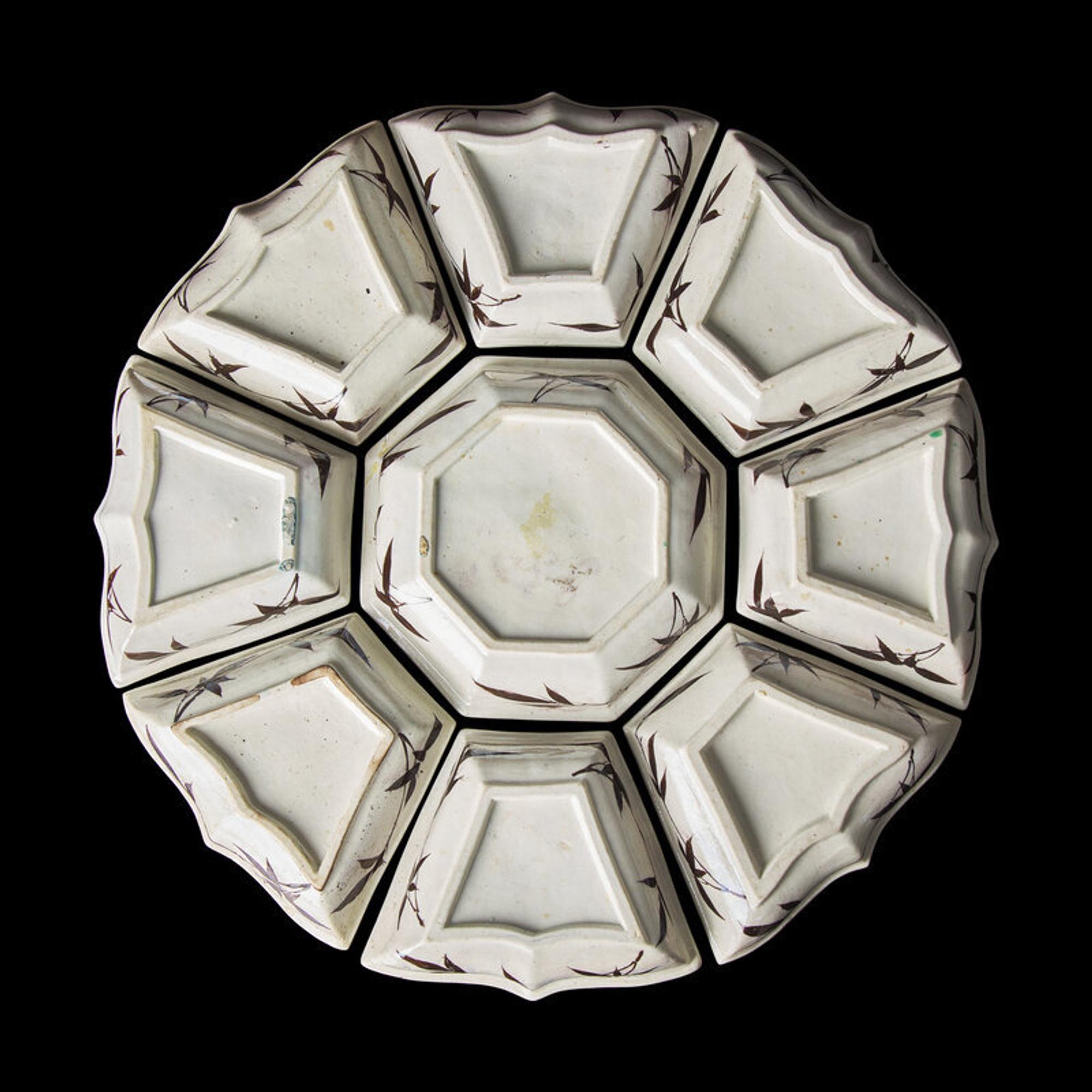 A Chinese Famille Verte Sweetmeat Set, Kangxi Period 清康熙 五彩天馬圖攢盤