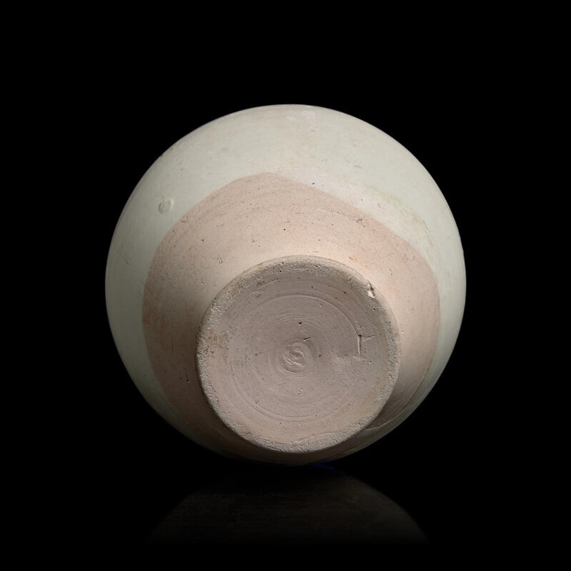 A Chinese White Glazed Porcelain Jar, Tang Dynasty 唐 白釉罐