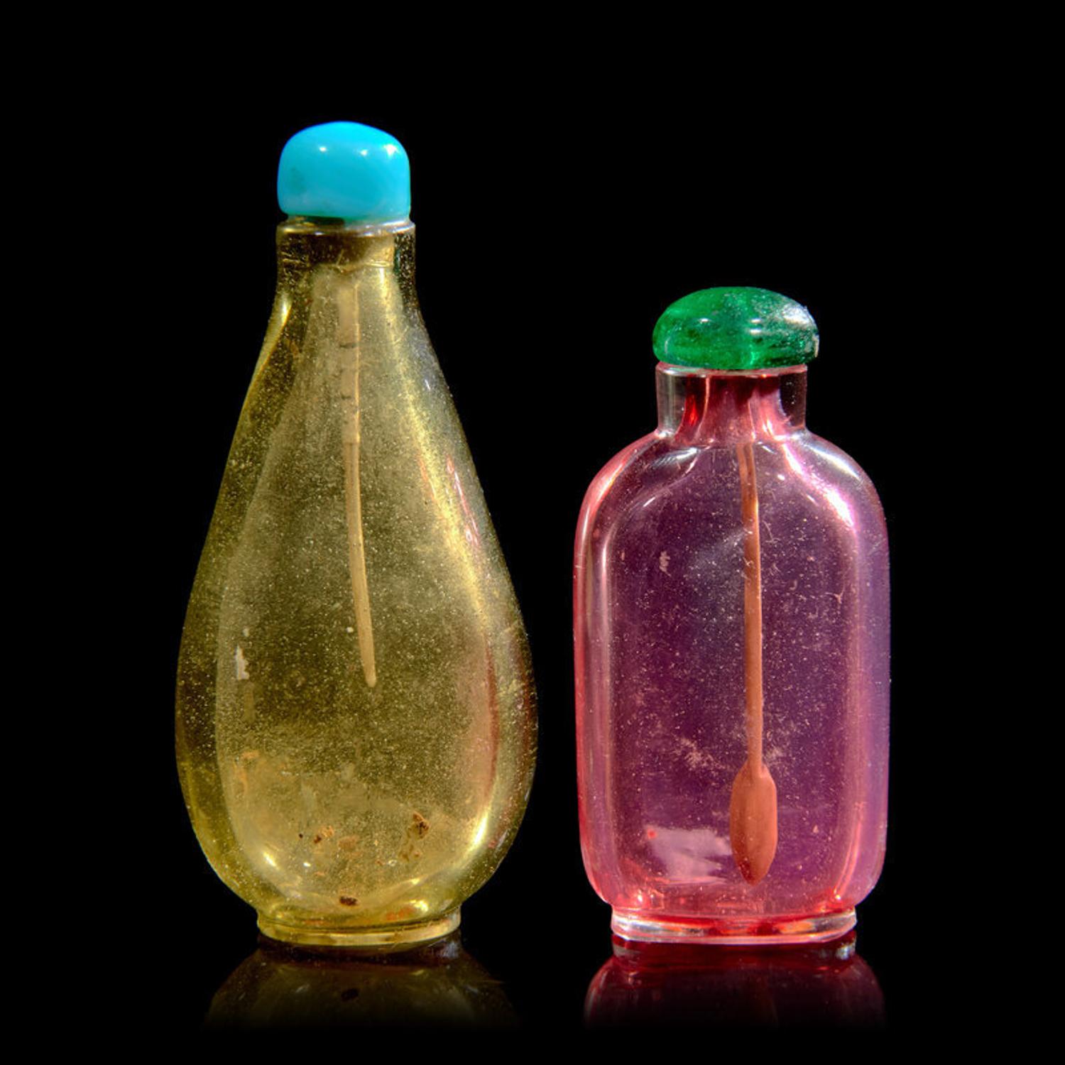 Two Chinese Glass Snuff Bottles 料器鼻煙壺兩支