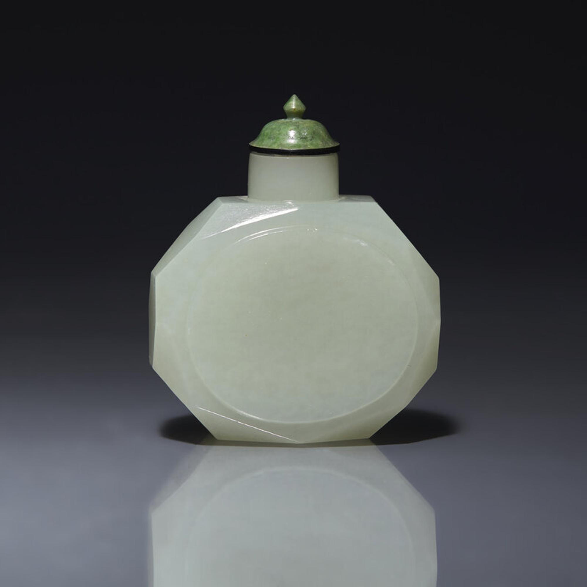 A Chinese White Jade Snuff Bottle 白玉八方鼻烟壺