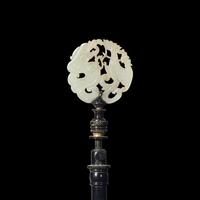 An Unusual Chinese Blue and White Porcelain Archaistic Vase 青花龍紋賞瓶