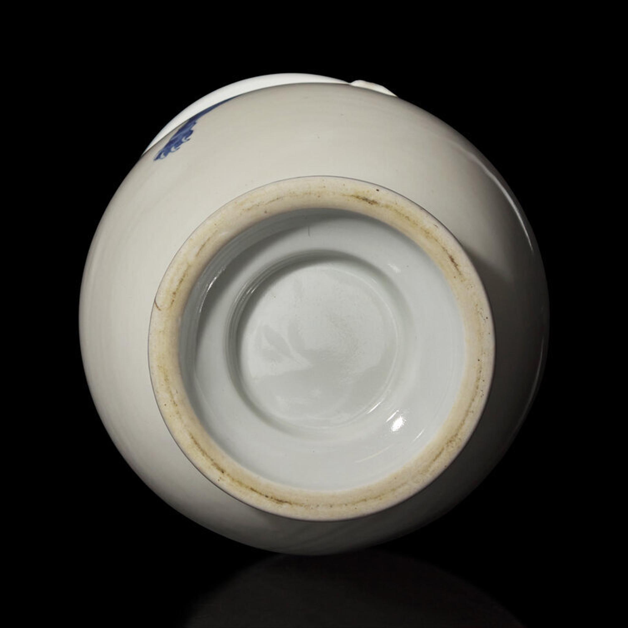 A Japanese Hirado Blue and White Porcelain 'Mythical Beast and Dragons' Vase, Meiji Period 日本明治時期 平戶燒青花瑞獸紋瓶