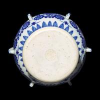An Unusual Chinese Ming Style Blue and White Porcelain 'Garlic-Bulb' Necked Vase, 18th/Early 19th Century 清中期 明式青花蒜頭瓶