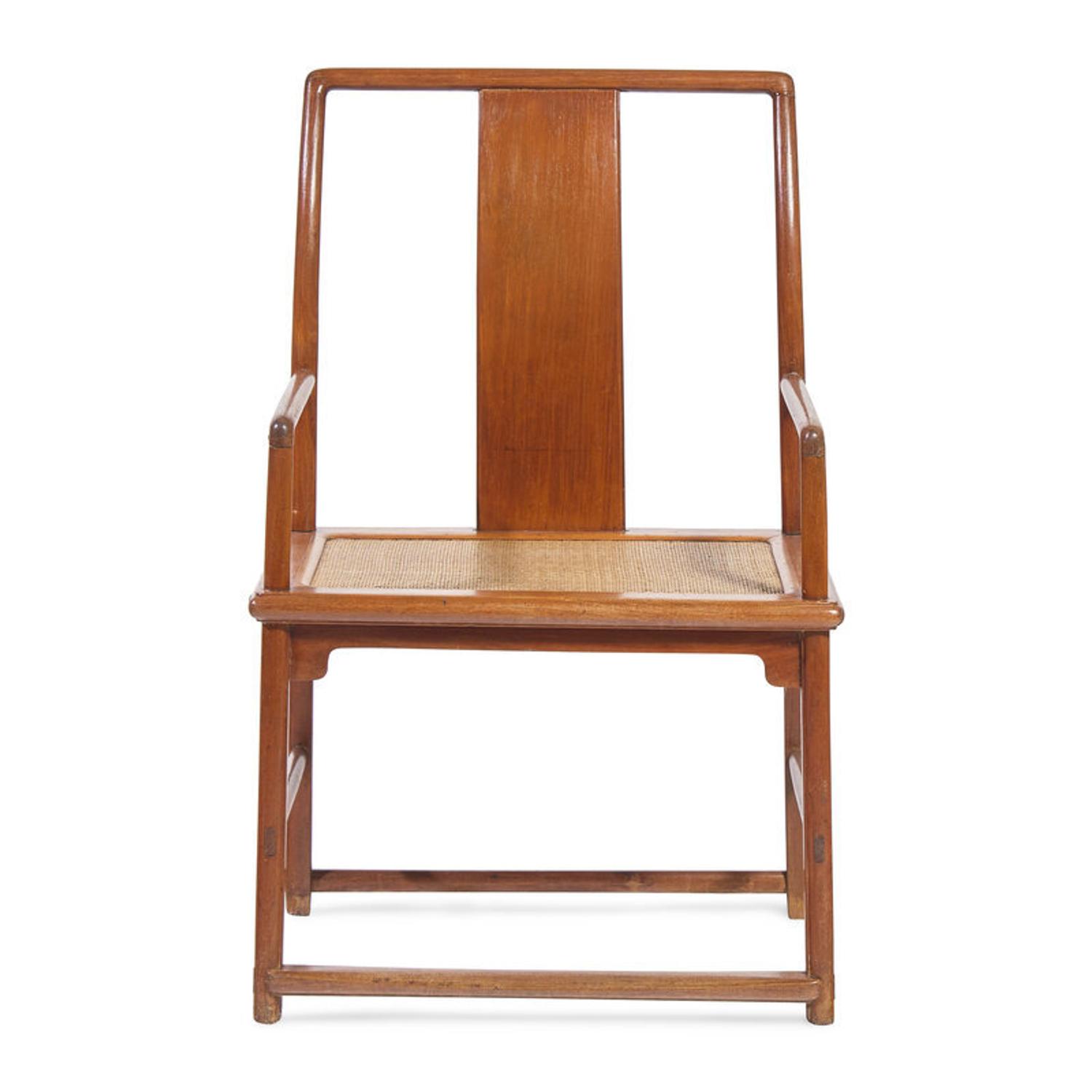 A Chinese Huanghuali Official's Armchair, Nanguanmaoyi, 18th/19th Century 清中期 黃花梨南官帽椅
