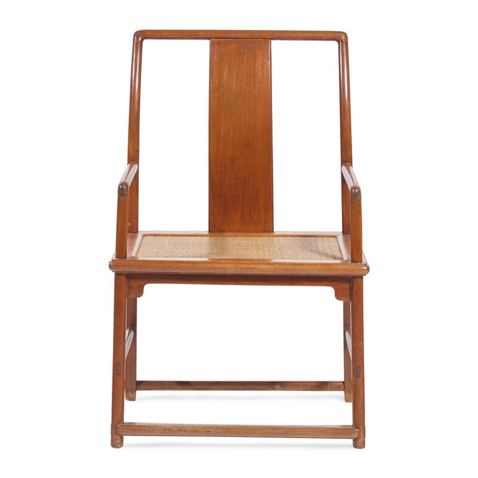 A Chinese Huanghuali Official's Armchair, Nanguanmaoyi, 18th/19th Century 清中期 黃花梨南官帽椅