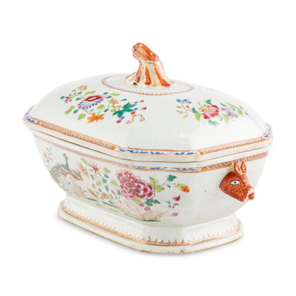 A Chinese Export Porcelain Covered Tureen