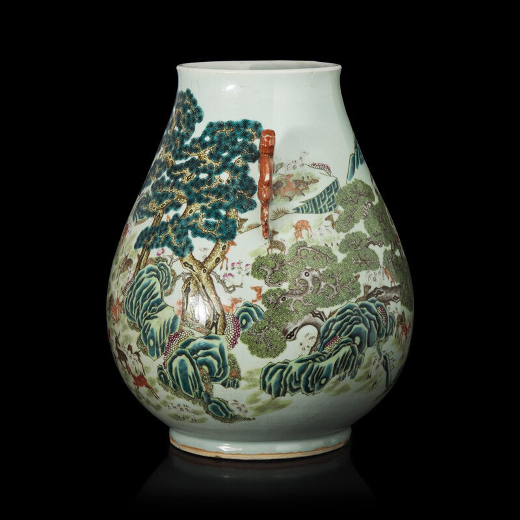A Large Chinese Famille Rose 'Hundred Deer' Hu Vase, 19th/20th Century 晚清/民国 粉彩百鹿尊
