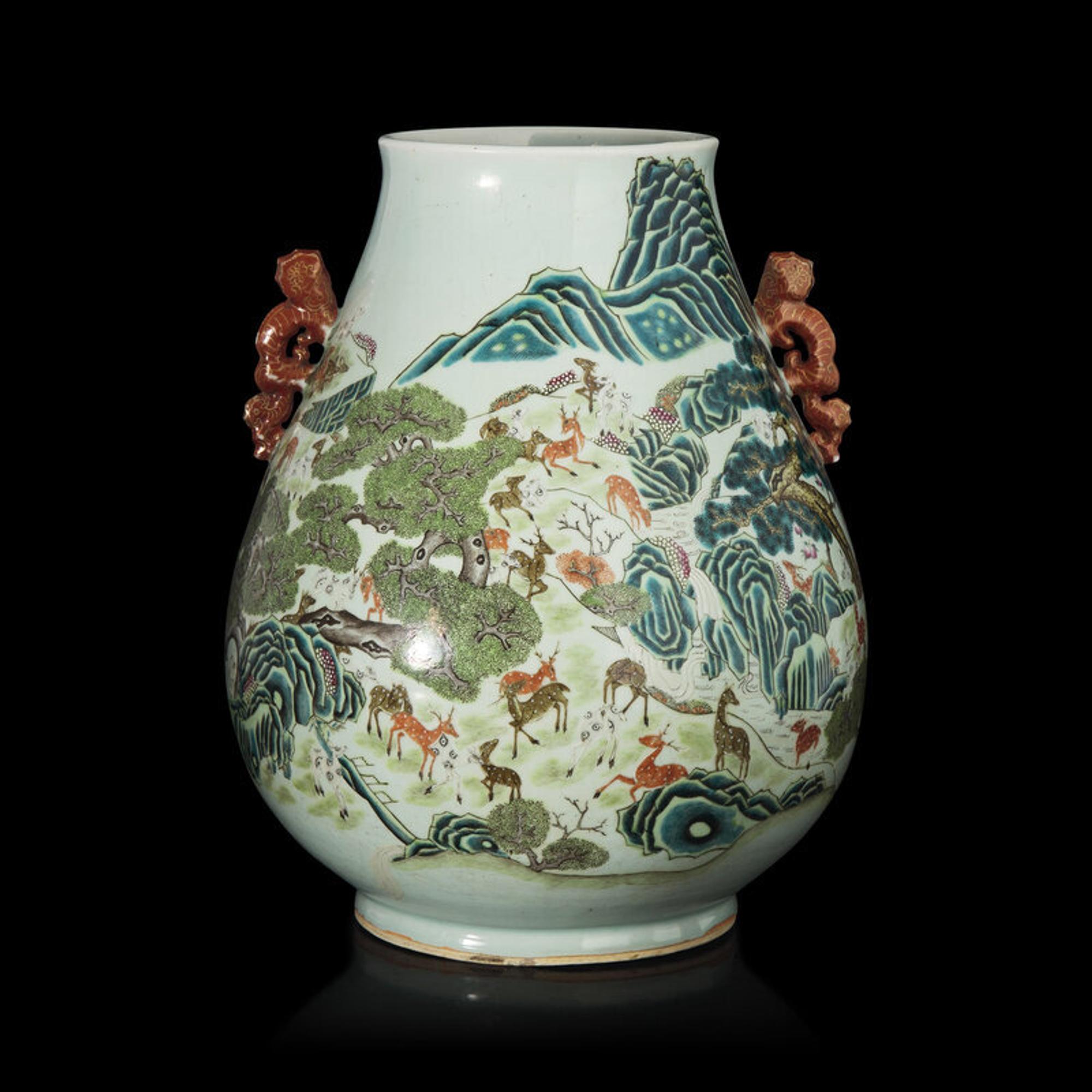 A Large Chinese Famille Rose 'Hundred Deer' Hu Vase, 19th/20th Century 晚清/民国 粉彩百鹿尊