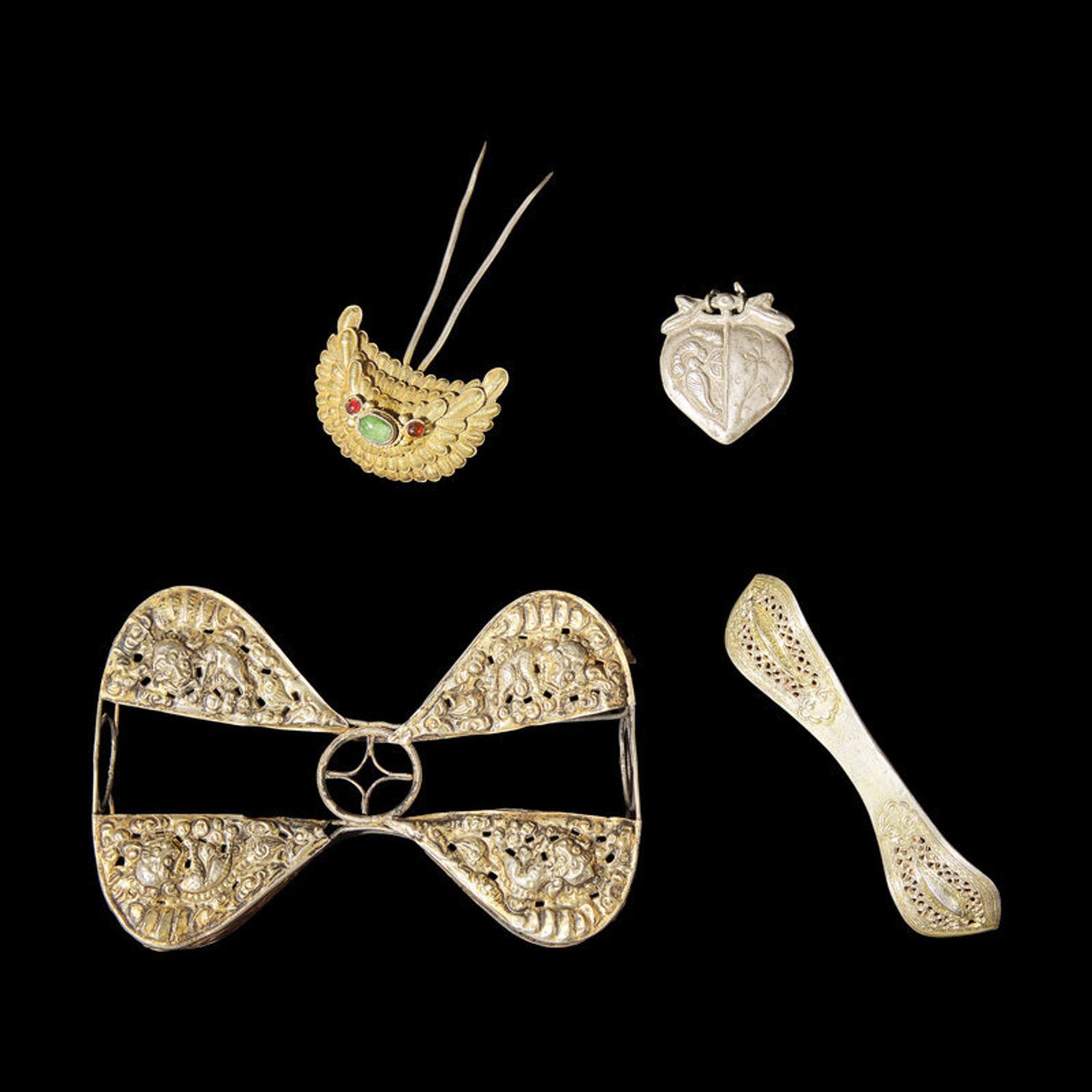 Four Chinese Gilt Silver and Silver Hair Ornaments, Qing Dynasty 清 銀鍍金如意双押发扁簪、嵌寶釵、佛獅紋髮飾及銀桃形帽飾