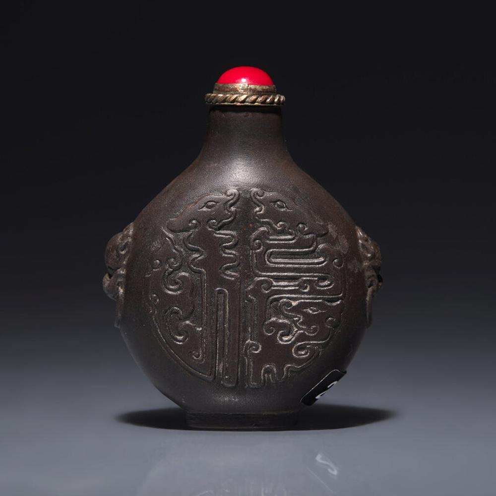 A Chinese Carved Duan Stone Snuff Bottle, Circa 1750-1820 1750-1820年 端石刻龍紋鼻烟壺