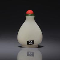 A Chinese White Jade Snuff Bottle, 18th/19th Century 清中期 白玉素面鼻烟壺