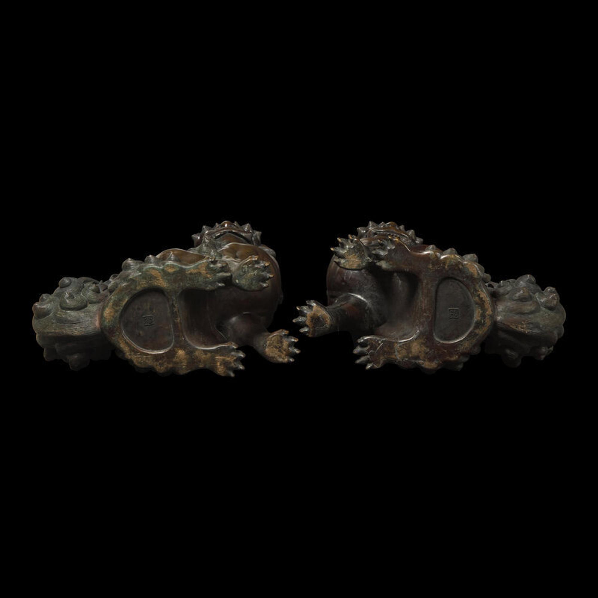 A Pair of Japanese Patinated Bronze Guardian Dogs, Komainu, Signed Yoshikawa Yasuyoshi, Meiji Period, 日本明治時期 銅狛犬一對