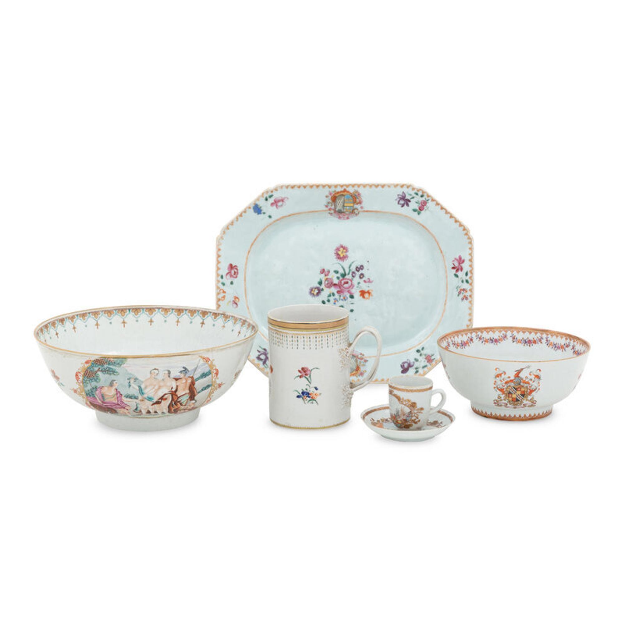 A Group of Six Chinese Export Porcelain Table Articles, Late 19th-Early 20th Century 近代 外銷徽章瓷一組劉建