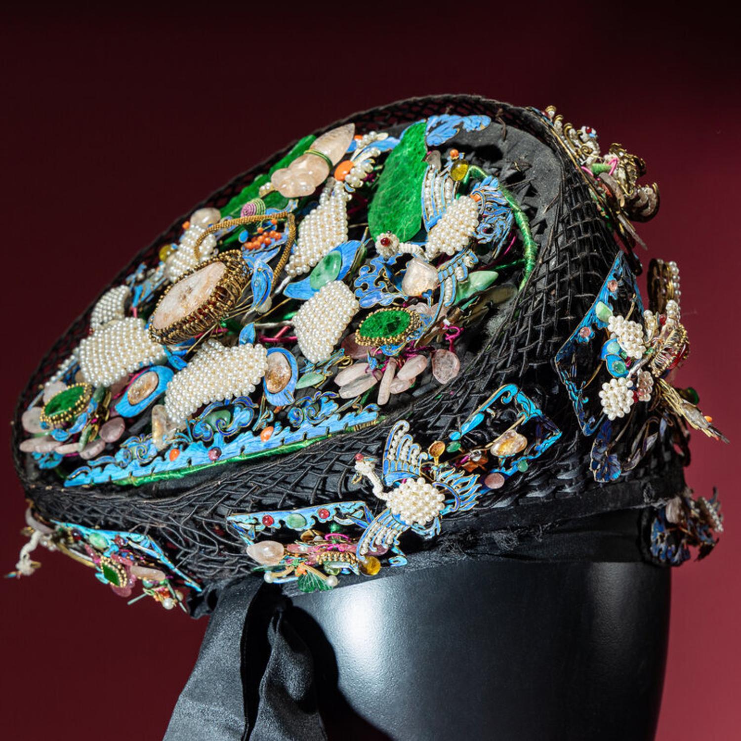 A Chinese Pearl, Jadeite, and Hardstone Ornamented Court Headdress, Dianzi, with Headband, Box, and Four Hairpins, 19th Century 清晚期 珠翠鈿子及遮眉勒一套
