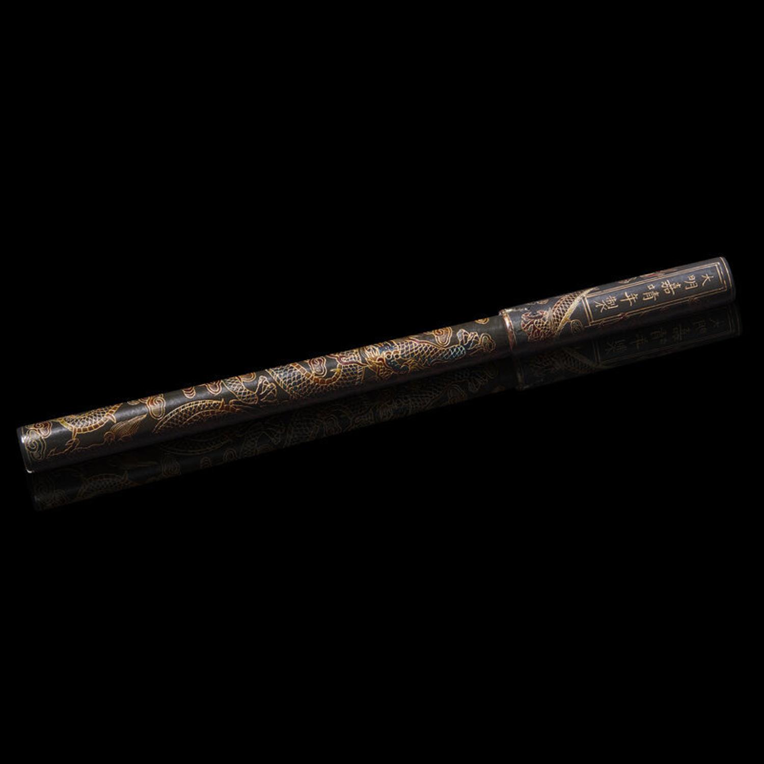 A Chinese Qiangjin Lacquer Brush and Cover ‘大明嘉靖年製’款填漆龍紋筆