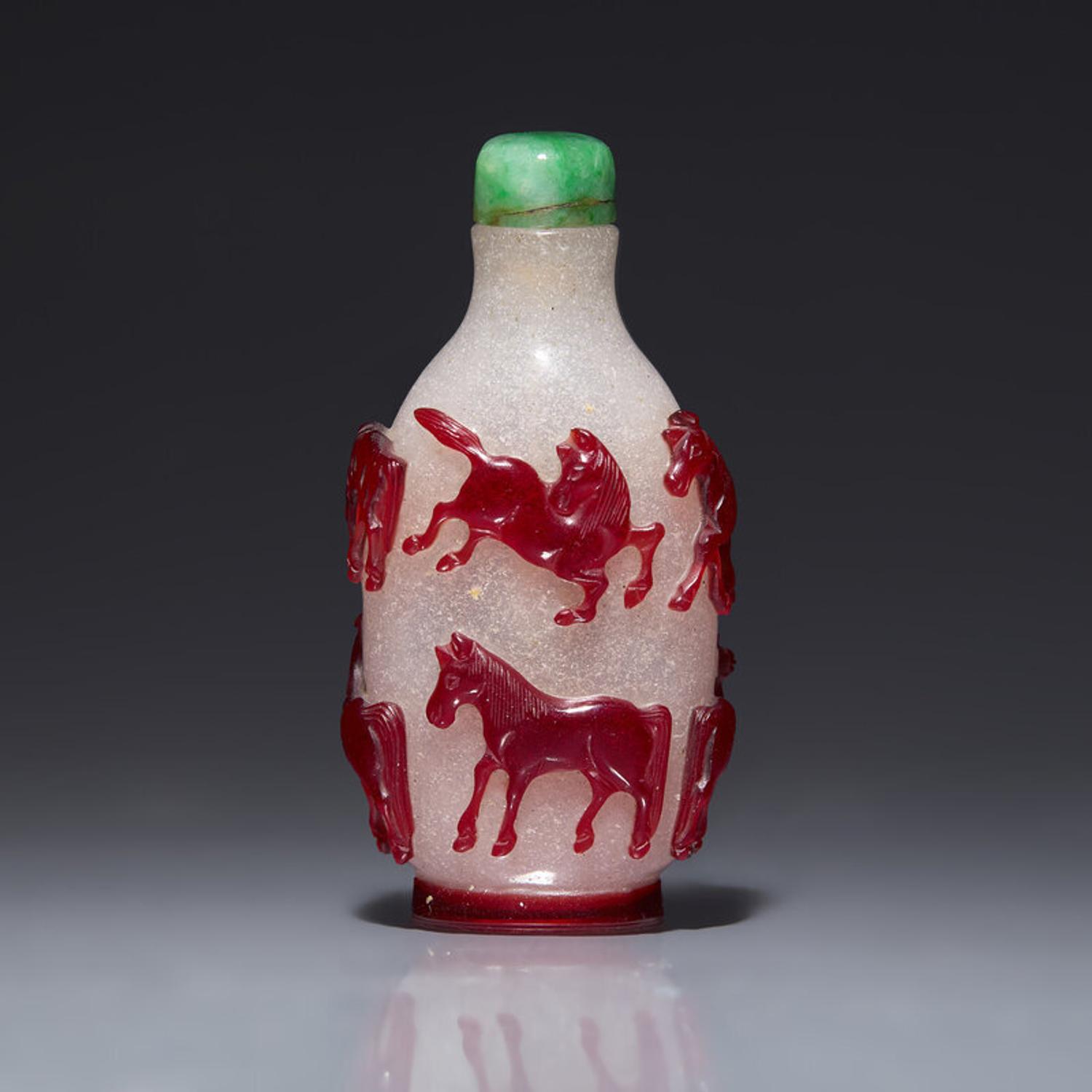 A Chinese Ruby Overlay 'Eight Horses of Wang Mu' Snuff Bottle, 19th Century 清中期 雪霏地套寶石紅料穆王八駿鼻烟壺