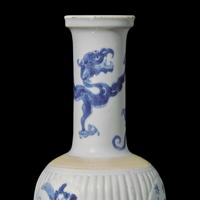 A Chinese Blue and White Porcelain ' Bogu ' Vase, Kangxi Period 清康熙 青花博古圖賞瓶