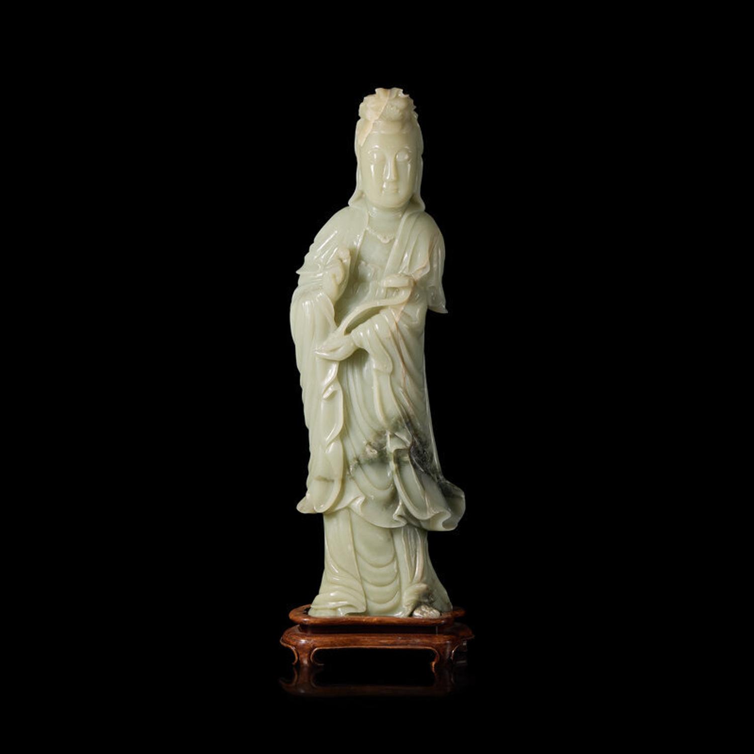 A Large Chinese Pale-Celadon Jade Gaunyin, 20th Century 近代 青白玉大觀音像