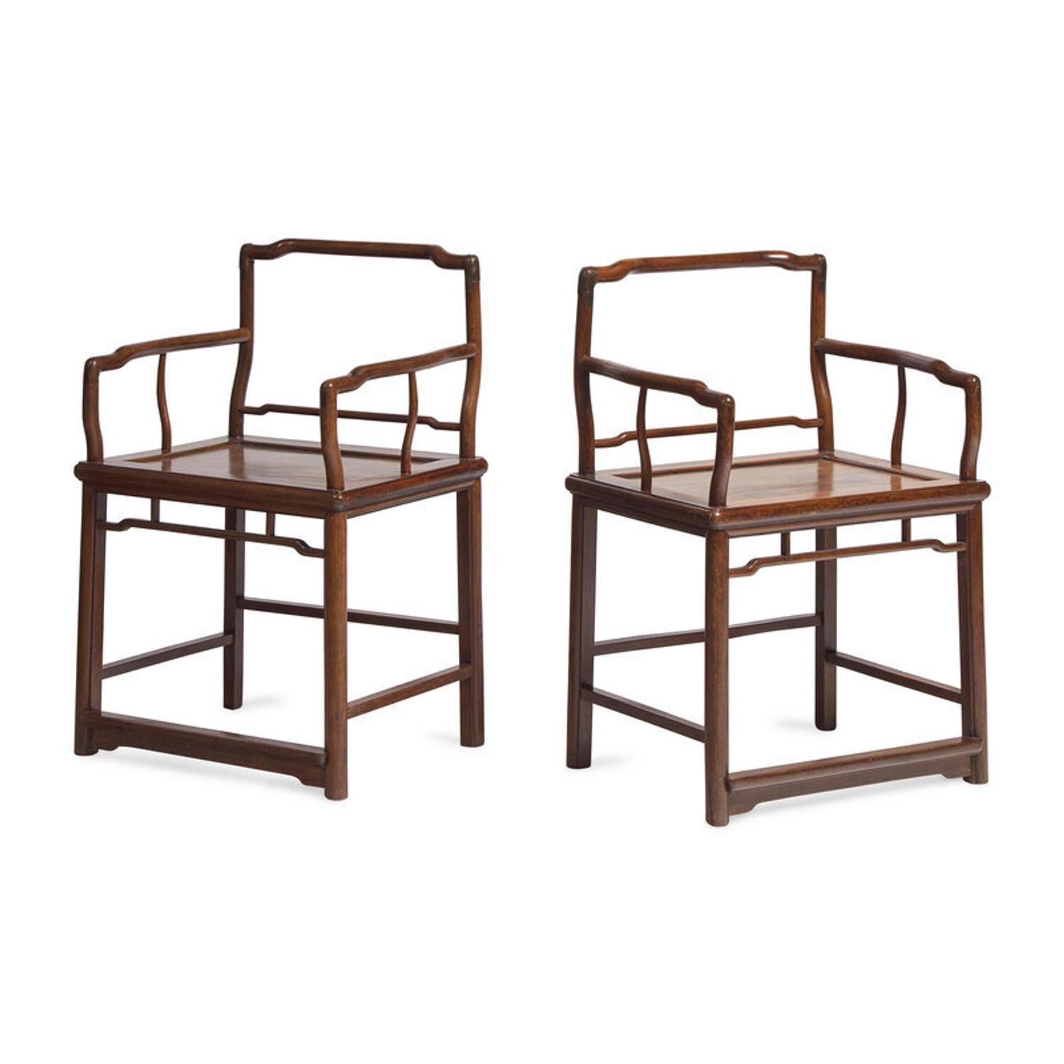 A Pair of Chinese Jichimu Lowback Armchairs, Meiguiyi, 19th/20th Century 清晚期 雞翅木玫瑰椅一對