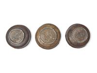 Three Tibetan Lined Burlwood Offering Bowls, 19th Century 十九世紀 木鑲銀碗三隻