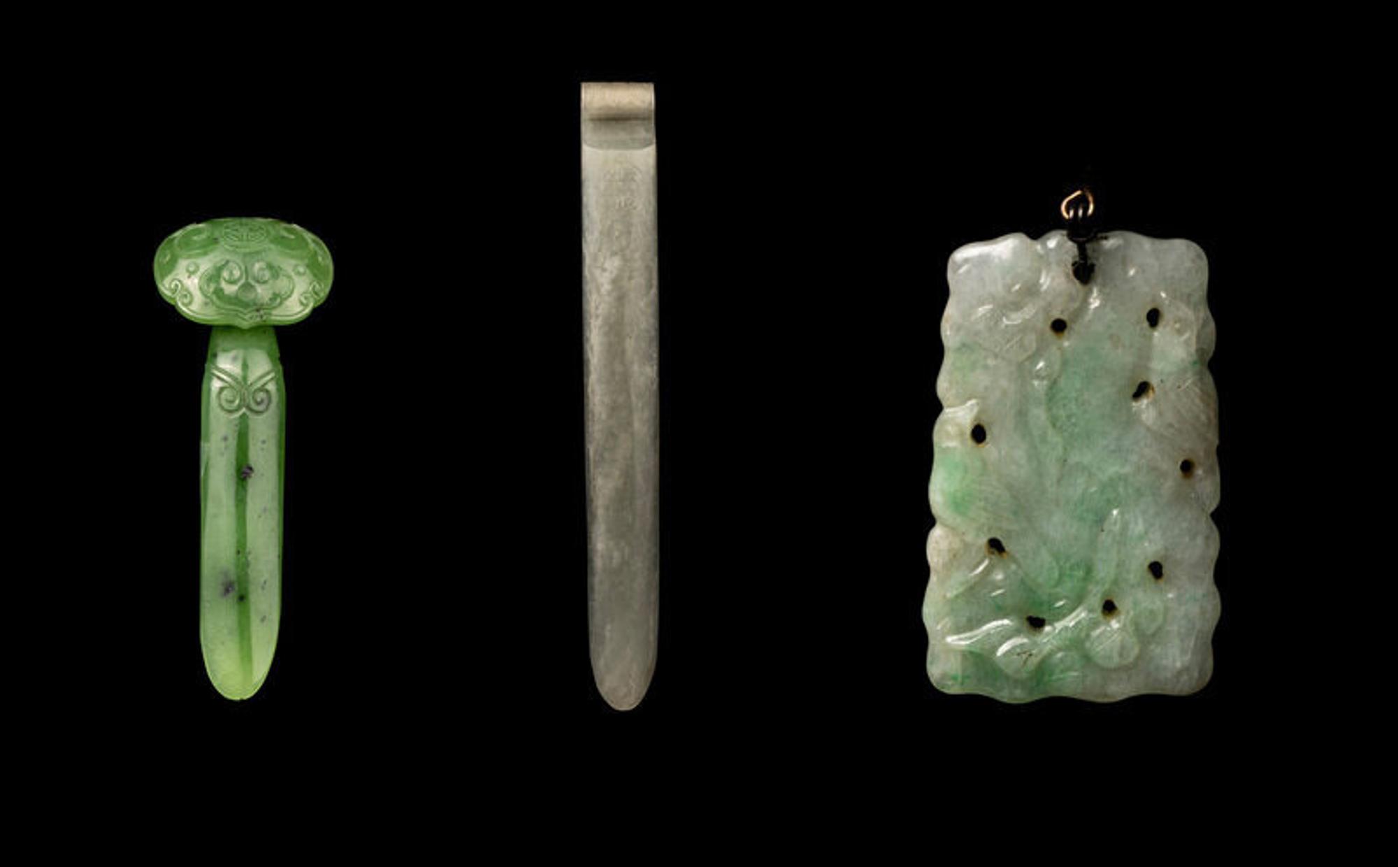 Three Chinese Jade and Jadeite Jewelry, 19th Century 清 翡翠、白玉首飾一組三件