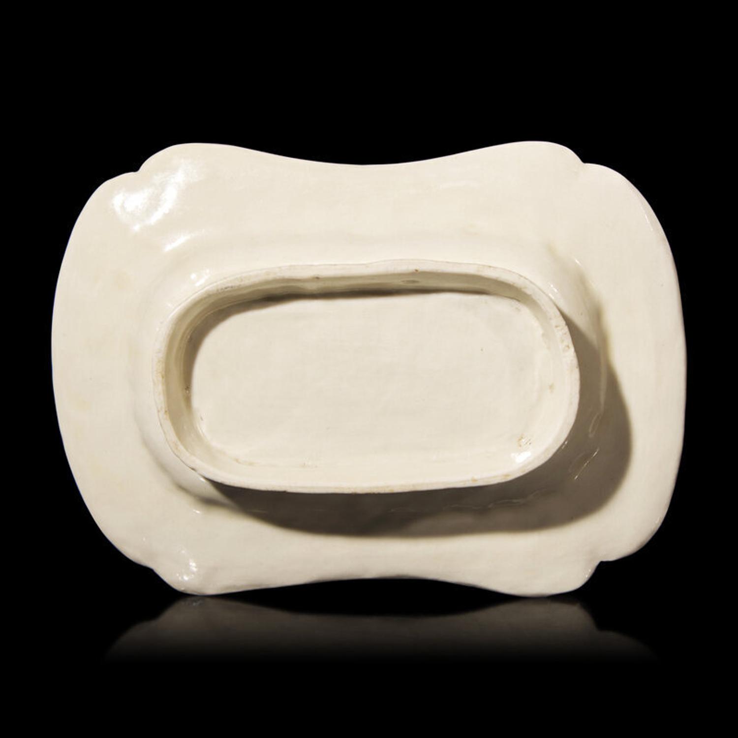 A Chinese Ding Type White Glazed Quatrefoil Dish, Five Dynasties 五代 定窯模印海棠式盤