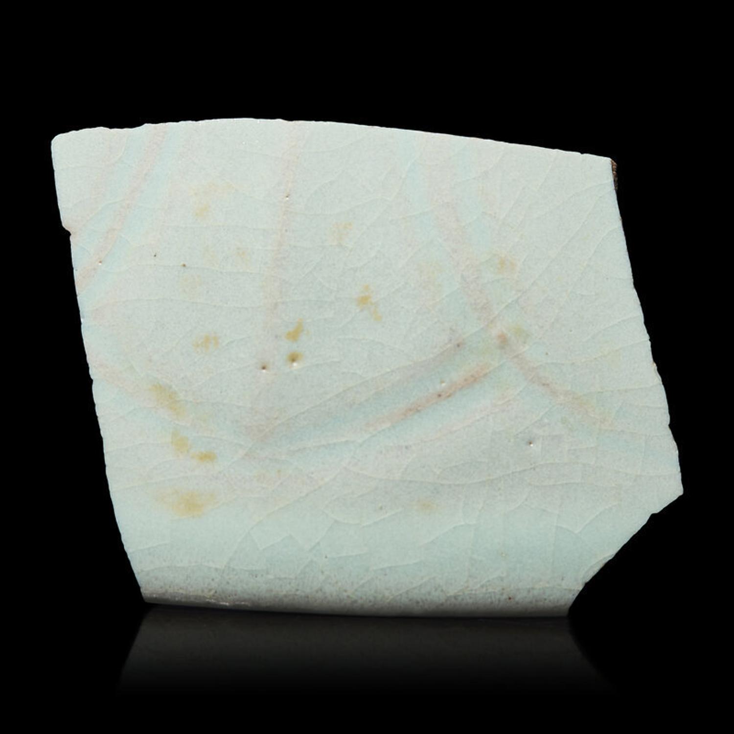 A Ru Ware and A Guan Ware Porcelain Fragment, Song Dynasty 宋 汝窯官窯瓷片各一