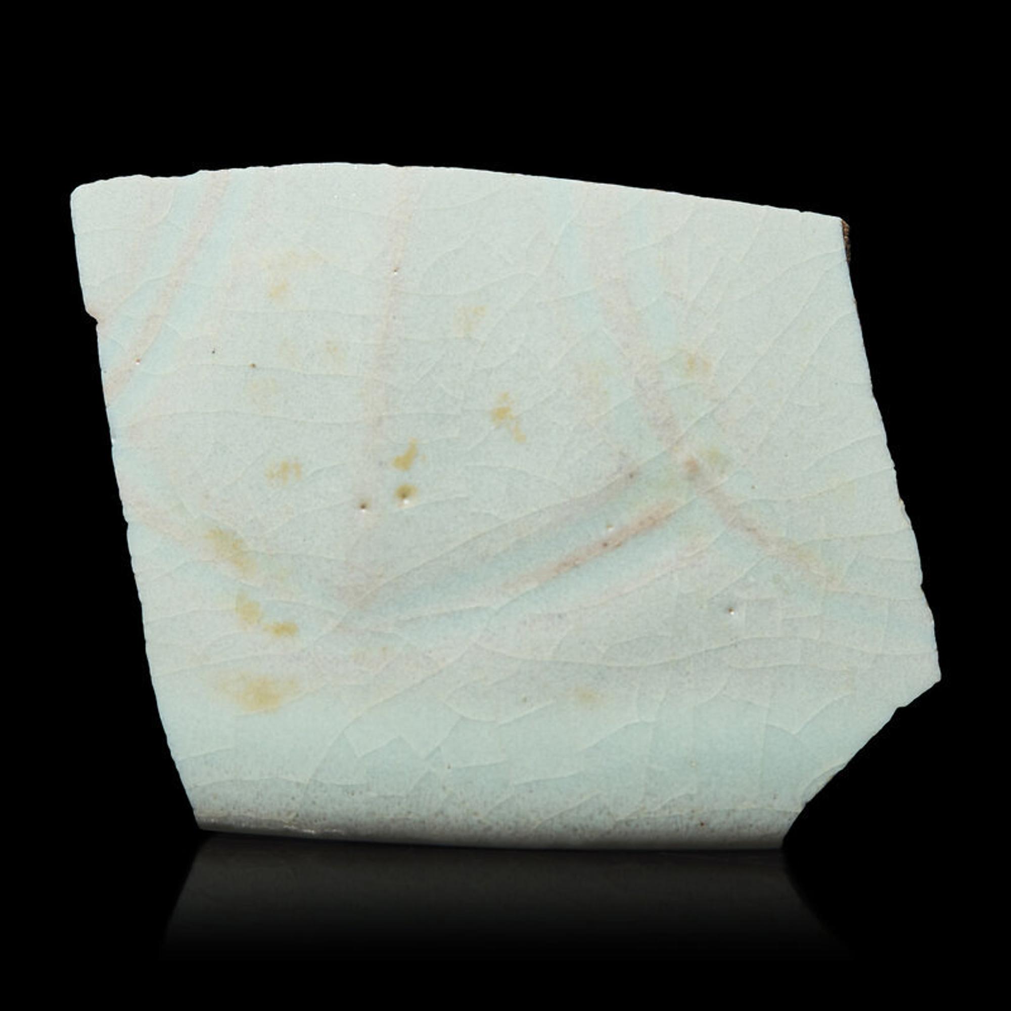 A Ru Ware and A Guan Ware Porcelain Fragment, Song Dynasty 宋 汝窯官窯瓷片各一