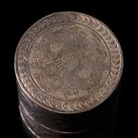 A Chinese Silver Tiered Box, Late Qing Dynasty 清晚期 銀 鏨花 套盒