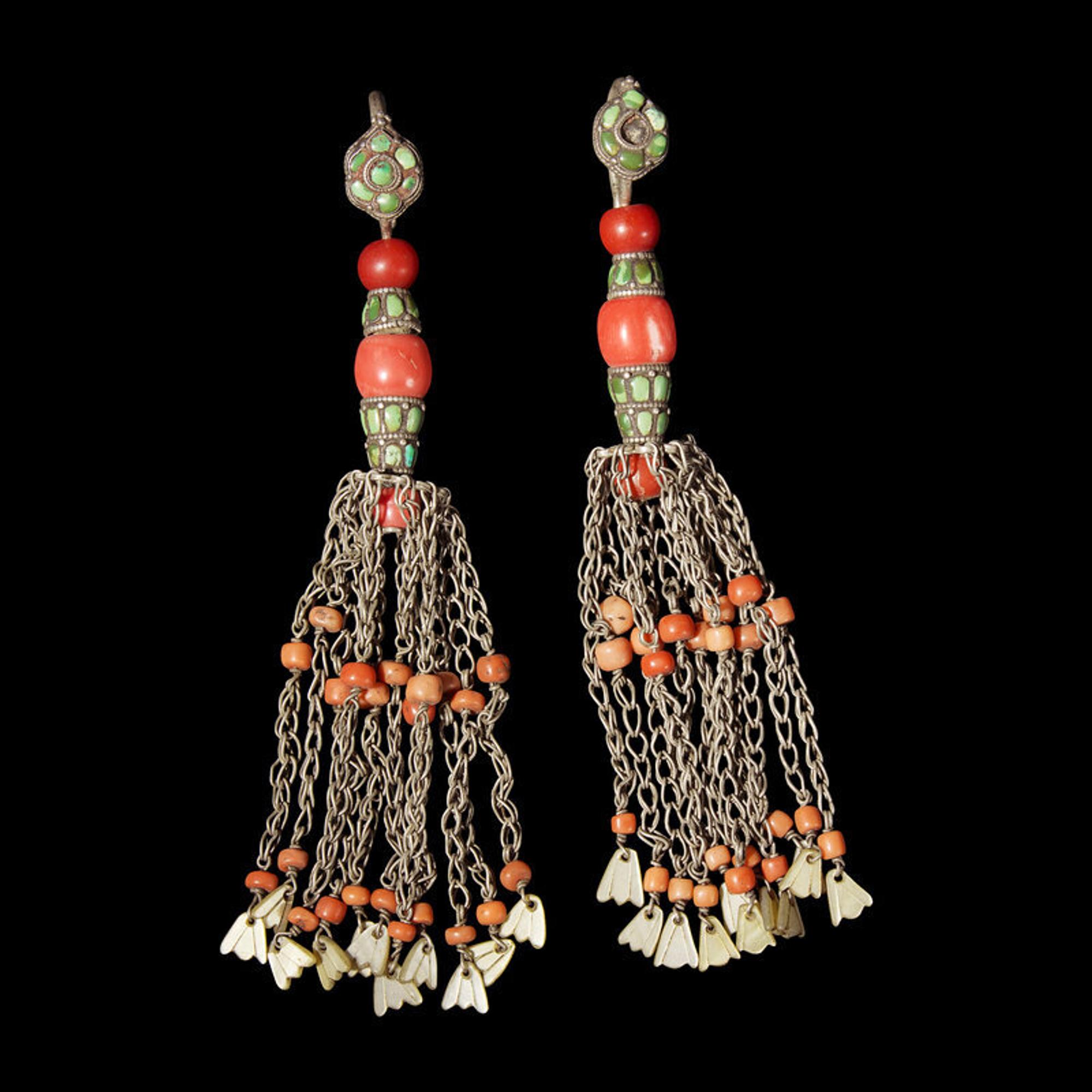 Seven Chinese Semiprecious Stone-Inset Silver Jewelry Items 嵌寶銀首飾一組