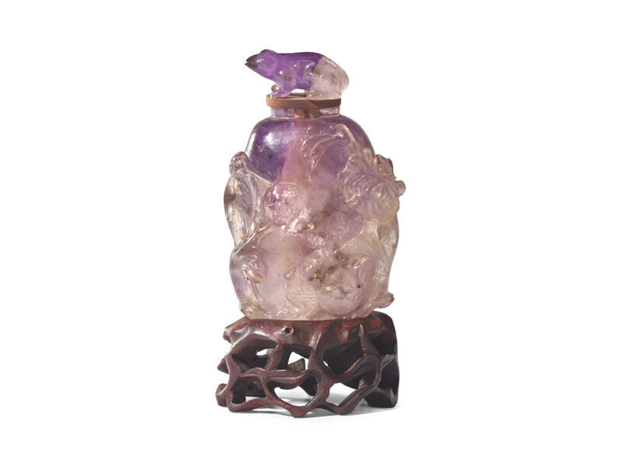 Two Chinese Carved Semiprecious Stone Articles, 20th Century 近代 紫晶、碧璽把件兩種