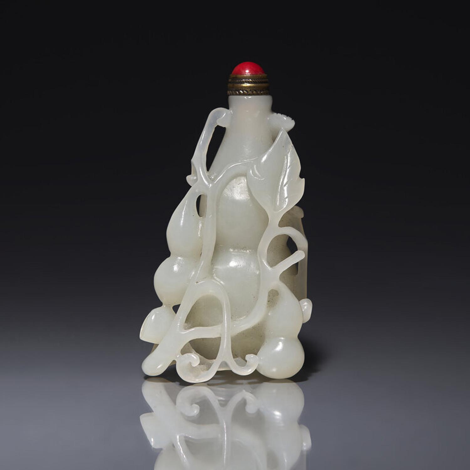 A Chinese White Jade 'Gourds' Snuff Bottle 白玉葫蘆式鼻烟壺