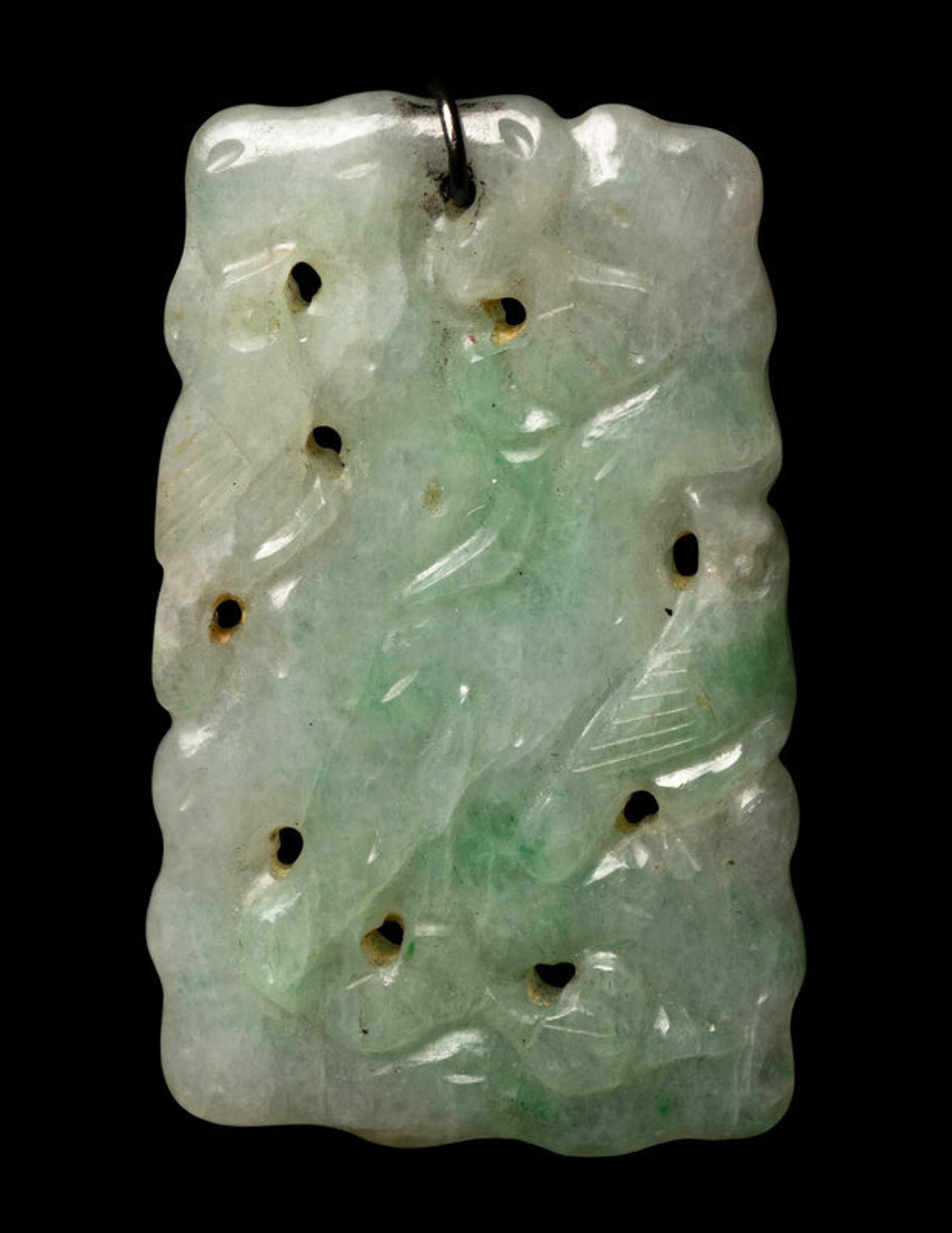 Three Chinese Jade and Jadeite Jewelry, 19th Century 清 翡翠、白玉首飾一組三件