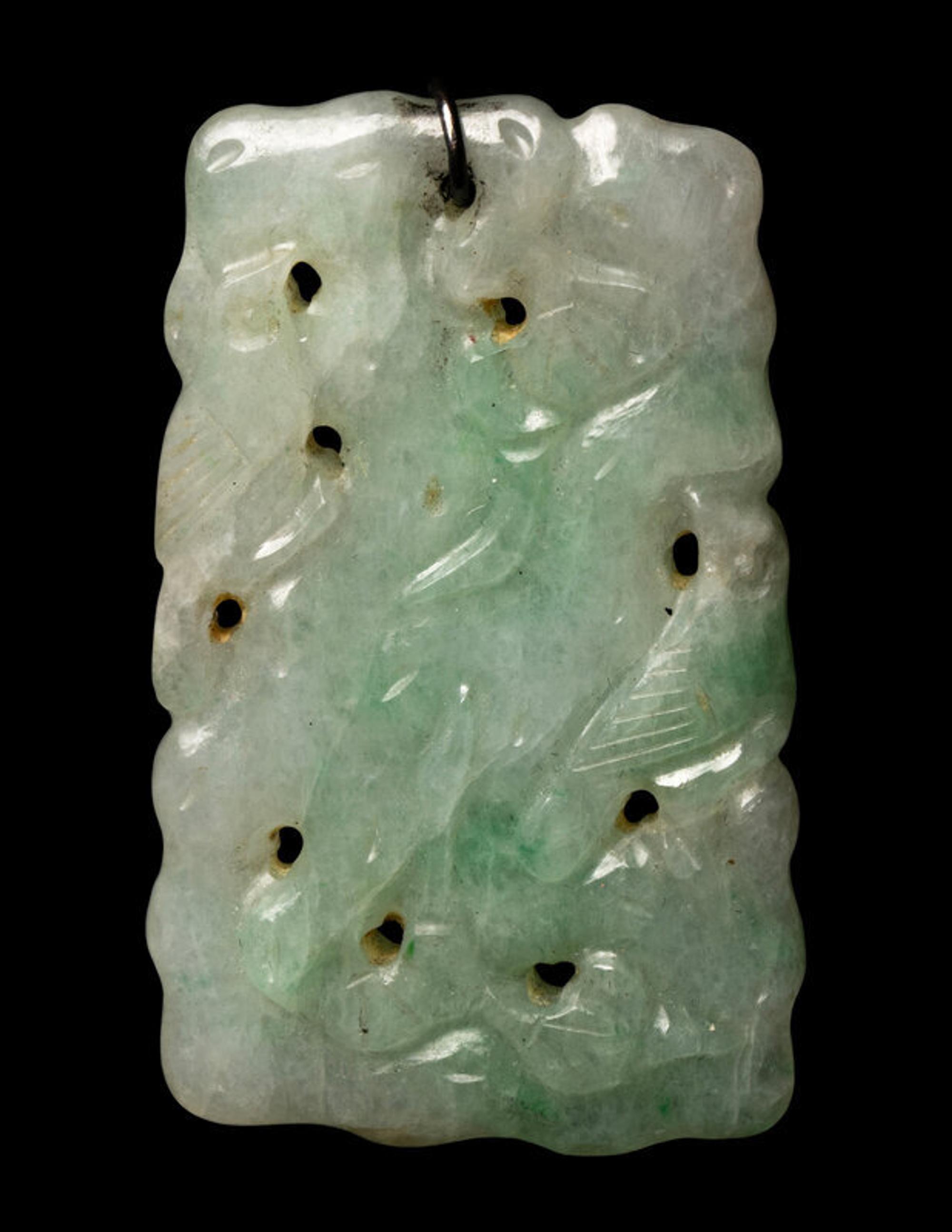 Three Chinese Jade and Jadeite Jewelry, 19th Century 清 翡翠、白玉首飾一組三件