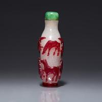 A Chinese Ruby Overlay 'Eight Horses of Wang Mu' Snuff Bottle, 19th Century 清中期 雪霏地套寶石紅料穆王八駿鼻烟壺